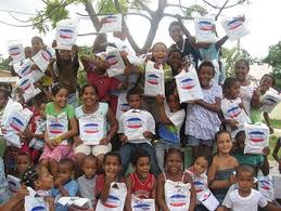 Compraventa Antonio dona útiles escolares