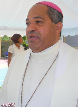 Obispo Cornielle amaro resalta importancia sistema educativo nacional