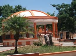 Familias disfrutan recreación ofrece plaza municipio Imbert