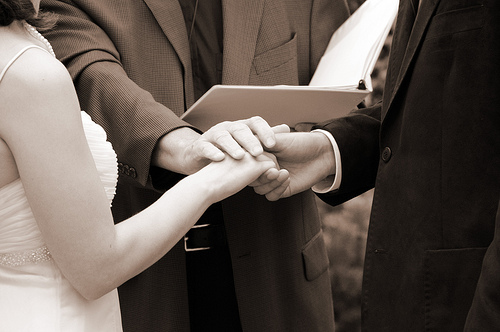 Parejas realizan renovación votos matrimoniales