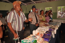 Celebran encuentro policial-comunitario Villa Isabela