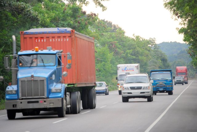 Prohíben circulación vehículos pesados sin autorización