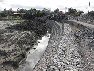 Reinician trabajos construcción muro de gaviones en Montellano