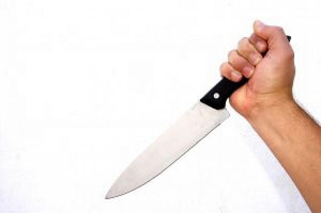 Homosexual hiere de varias puñaladas un joven en Los Callejones