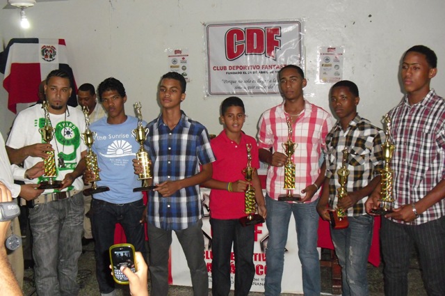 CLUB DEPORTIVO FANTÁSTICO PREMIA ATLETAS SOBRESALIENTES 2011