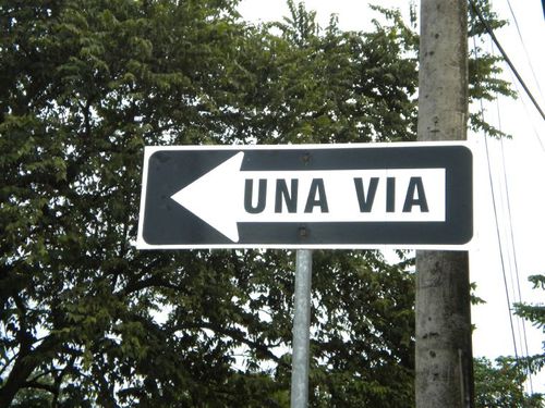 SEÑALIZAN CALLES, AVENIDAS PUERTO PLATA 