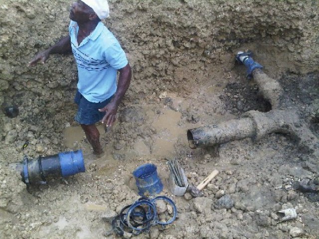 INICIAN TRABAJOS DRENAJE PLUVIAL, SANITARIO URBANIZACION GENERAL GREGORIO LUPERON 