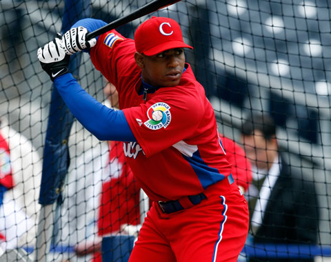 ÁGUILAS CONTRATAN JUGADOR CUBANO  YOENIS CÉSPEDES