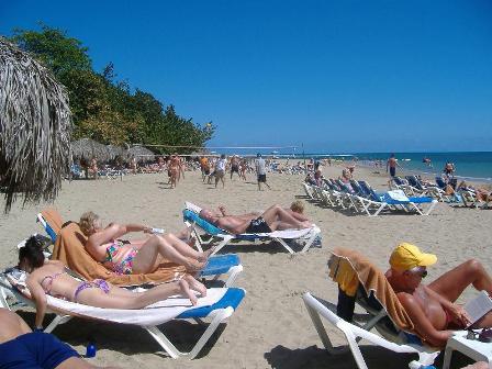 SOBREPASA DOS MILLONES TURISTAS VISITAN CUBA EN 2011