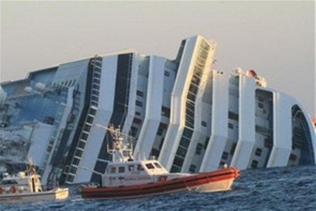 EMPRESA CARNIVAL ENFRENTA DEMANDA PASAJEROS CRUCERO ZOZOBRA COSTA  ITALIA