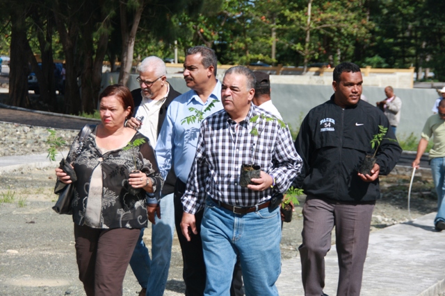 RESALTAN SIEMBRA ARBOLES REALIZA FEDA COMUNIDAD GASPAR HERNÁNDEZ
