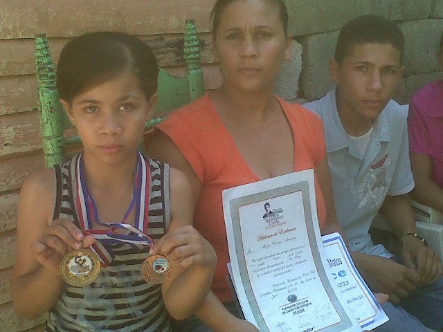 JOVEN MERITORIA CARECE RECURSOS PARA SEGUIR ESTUDIOS