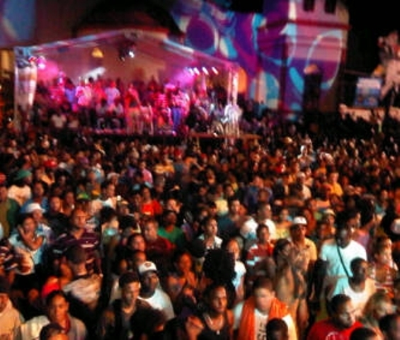 PUERTOPLATEÑOS DISFRUTAN FIESTAS CARNAVAL