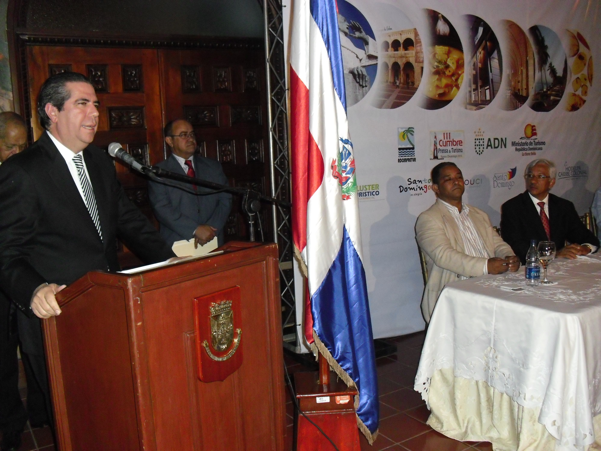 MINISTRO TURISMO DESTACA RESTABLECIMIENTO RELACIONES PRENSA TURÍSTICA