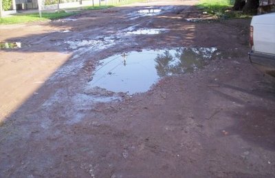 FAMILIAS ABOGAN ASFALTEN CALLES COMUNIDAD   MUÑOZ
