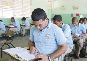 EVALÚAN POSITIVA APLICACIÓN PRUEBAS NACIONALES