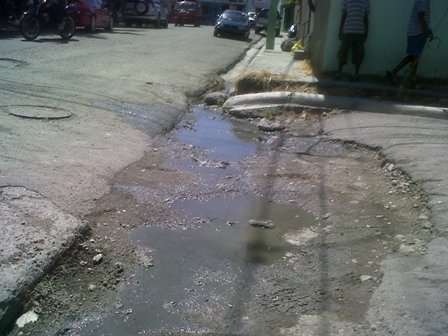 AGUAS ESTANCADAS AFECTAN FAMILIAS CALLES IMBERT, REGALADO