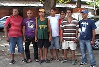 BARCOS PESQUEROS RD RESCATAN GRUPO DE BALSEROS CUBANOS