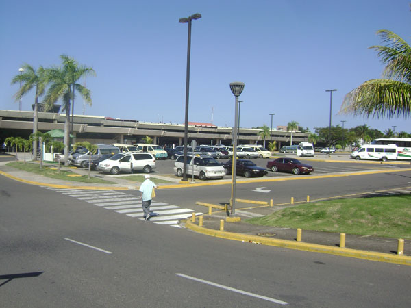 APRESAN UNO CON UN PAQUETE DE COCAINA EN AEROPUERTO PP