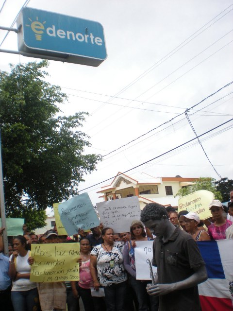 PROTESTAN EN MAIMÓN CONTRA EDENORTE POR LOS APAGONES