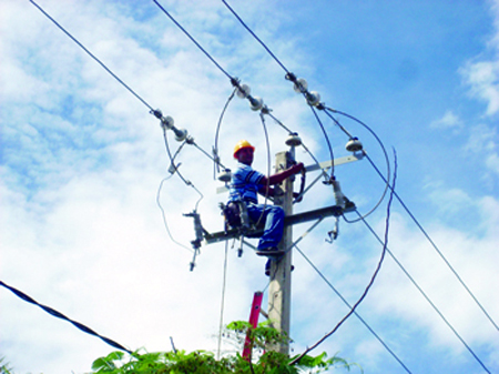 AVERÍAS IMPIDEN ADECUADO SERVICIO ELECTRICIDAD ZONAS PUERTO PLATA  