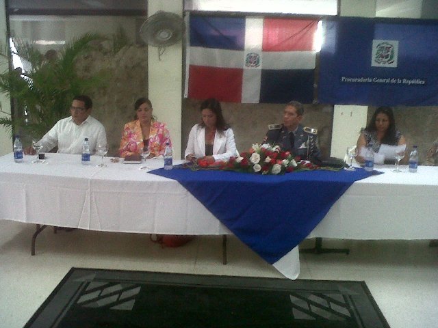 PRESIDENTA FEDERACIÓN JUNTA VECINOS ENUMERA MALES AFECTAN PUERTO PLATA