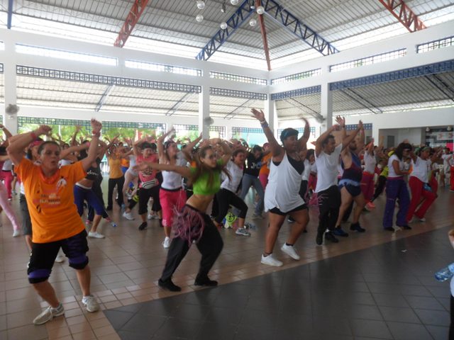 CELEBRAN ZUMBATHON POP A BENEFICIO DEL PATRONATO MANOS UNIDAS CONTRA EL CANCER