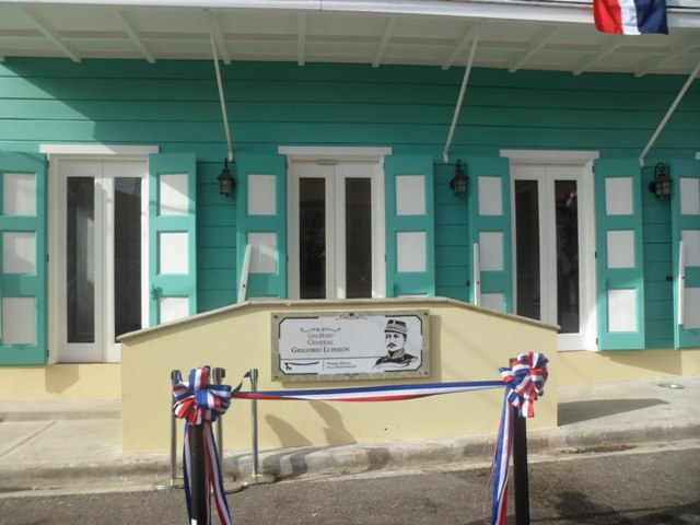 PRESIDENTE FERNÁNDEZ INAUGURA MUSEO GREGORIO LUPERÓN