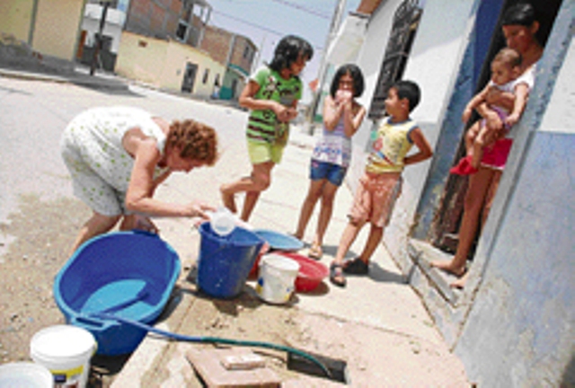 NUEVOS SECTORES RECIBEN AGUA CORAAPLATA