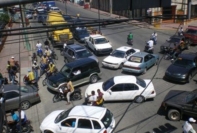 CONDUCTORES IGNORAN LUCES SEMÁFOROS EN PUERTO PLATA