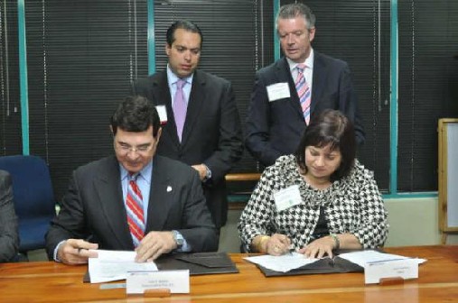 AMCHAMDR SUSCRIBE ACUERDO COLABORACIÓN GREATER MIAMI