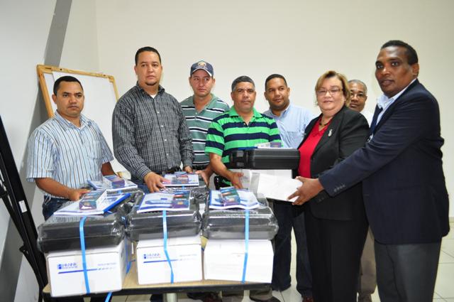 ENTREGAN EQUIPOS LABORATORIOS PRODUCTORES AGRÍCOLAS 