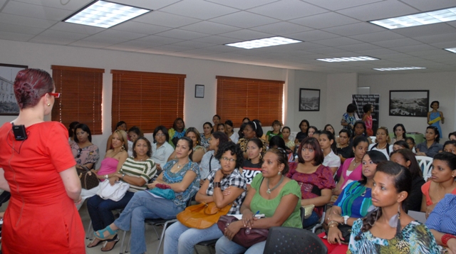 REVISTA “SOMOS MAGAZINE” OFRECE TALLER MAQUILLAJE
