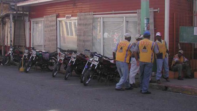 INAUGURAN PARADAS MOTOCONCHOS EN MAIMÓN