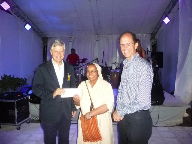 CARIBBEAN CIGAR NIGHT DONA RD$75 MIL ASILO ANCIANOS PUERTO PLATA