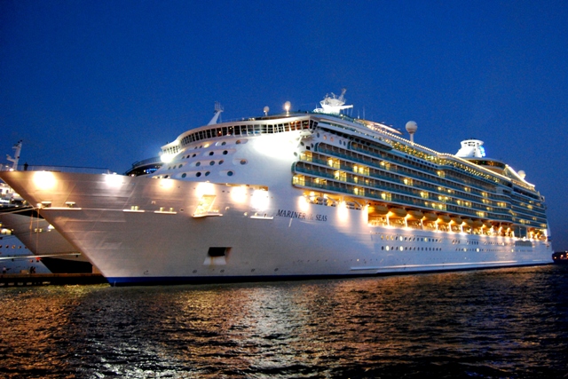 CARNIVAL, ROYAL CARIBBEAN DOMINAN MERCADO MUNDIAL CRUCEROS