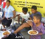 GOBERNACIÓN REPARTE RACIONES COMIDA SECTOR EL JAVILLAR