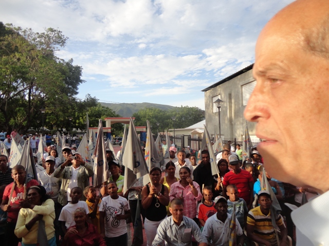CANDIDATO APD ASEGURA ELIMINARÁ ANALFABETISMO