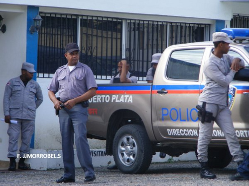 BUSCAN VIGILANTE POR PRESUNTAMENTE ROBAR TRES ESCOPETAS