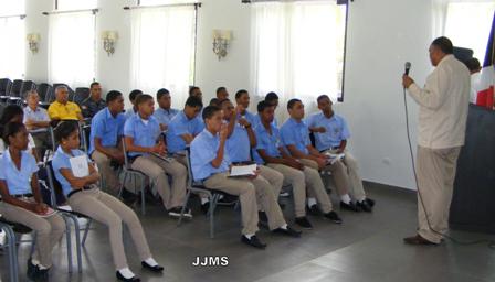Ofrecen charla estudiantes liceo José Dubeau