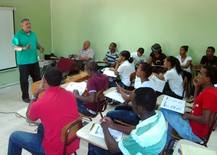 Estudiantes Medio Ambiente Reciben Entrenamiento Cartografía