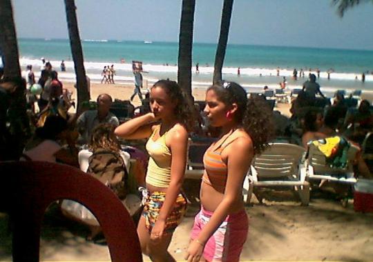 Piden revocar permiso permite mesas, sillas playa Cabarete