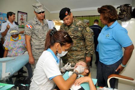 Médicos militares ofrecen operativo distrito Yásica