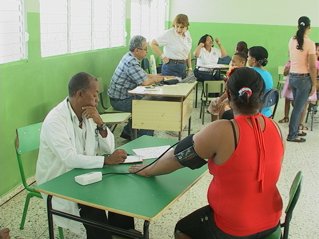 Club rotario Puerto Plata realiza operativo medico distrito Navas