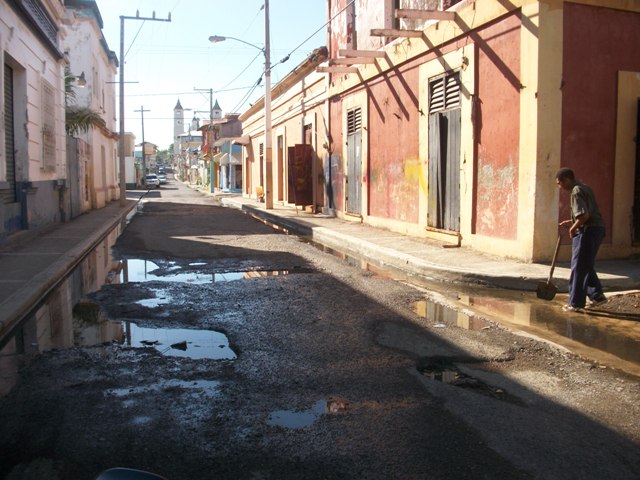 Llueven quejas ciudadanos por malas condiciones calle Duarte