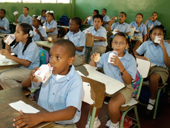 Inician desayuno escolar escuelas puerto plata