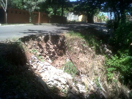 Cañada afecta calles urbanización Torre Alta