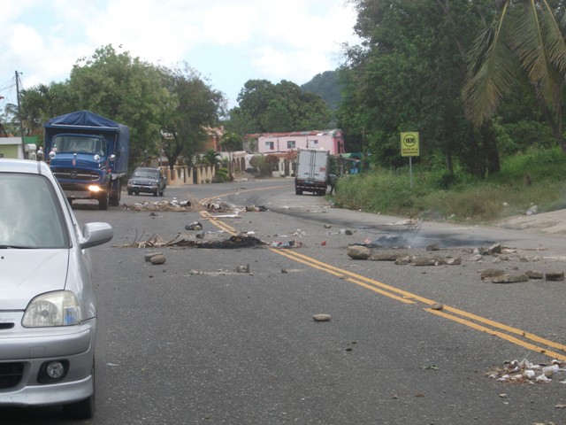 Protestan en Llanos de Pérez por incumplimiento de promesas y los apagones
