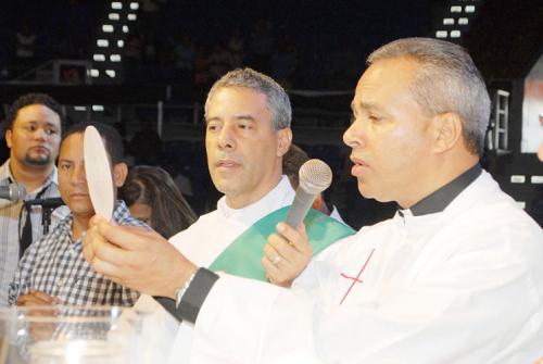Diócesis de PP realizará encuentro de Fe y Sanación con el Predicador  Internacional Padre Chelo - Puerto Plata Digital