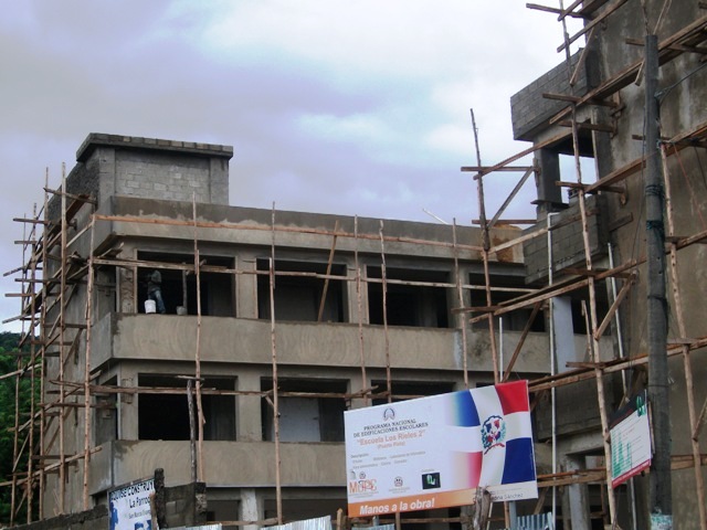 Ministro de Educación inspecciona trabajos construcción Escuela Los Rieles II de San Marcos